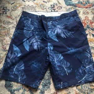 Old Navy, blue palm tree printed shorts size 34